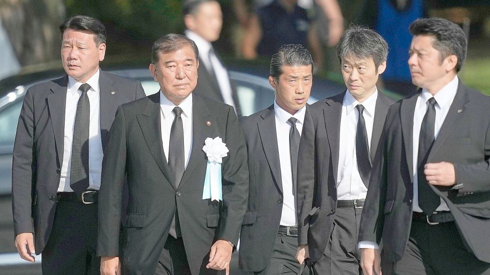 Japans Premier Ishiba bekräftigt die Prinzipien, wonach Japan weder Atomwaffen produziert noch besitzt oder auf eigenem Boden erlaubt. Foto: Louise Delmotte/AP/dpa