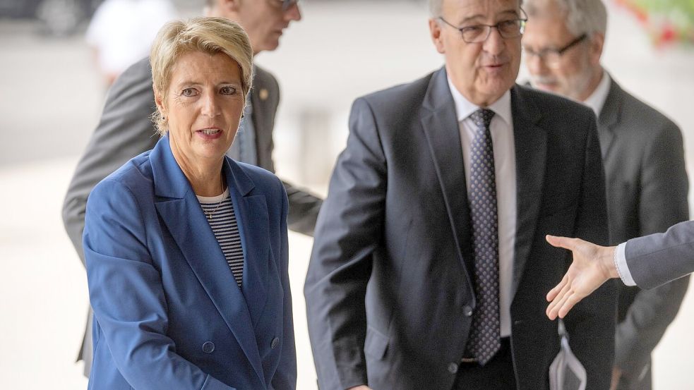 Keller-Sutter sprach anschließend von einem „freundschaftlichen, offenen Austausch“. Foto: Mark Schiefelbein/AP/dpa