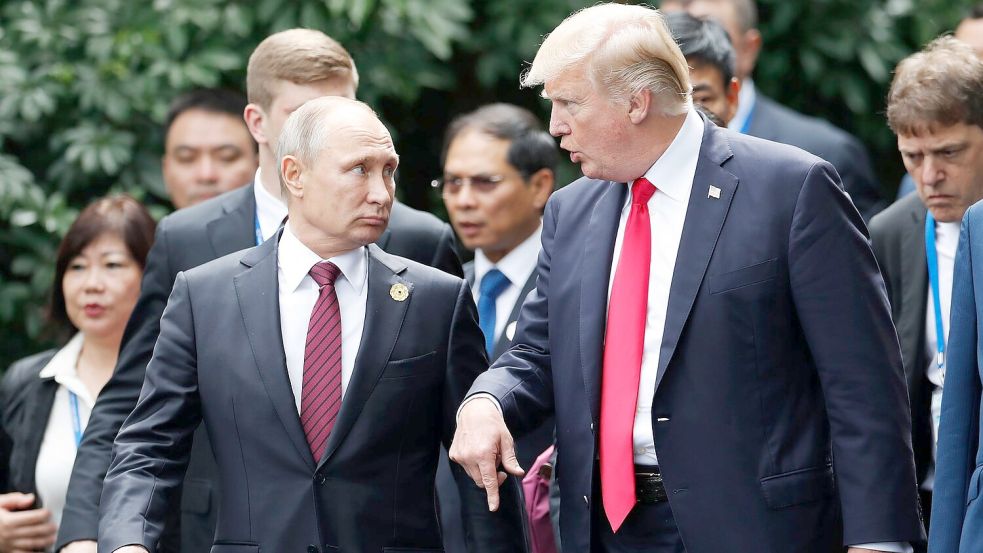 Noch aus seiner ersten Amtszeit kennt US-Präsident Donald Trump Kremlchef Wladimir Putin auch von persönlichen Begegnungen. (Archivbild) Foto: Jorge Silva/Reuters Pool/dpa