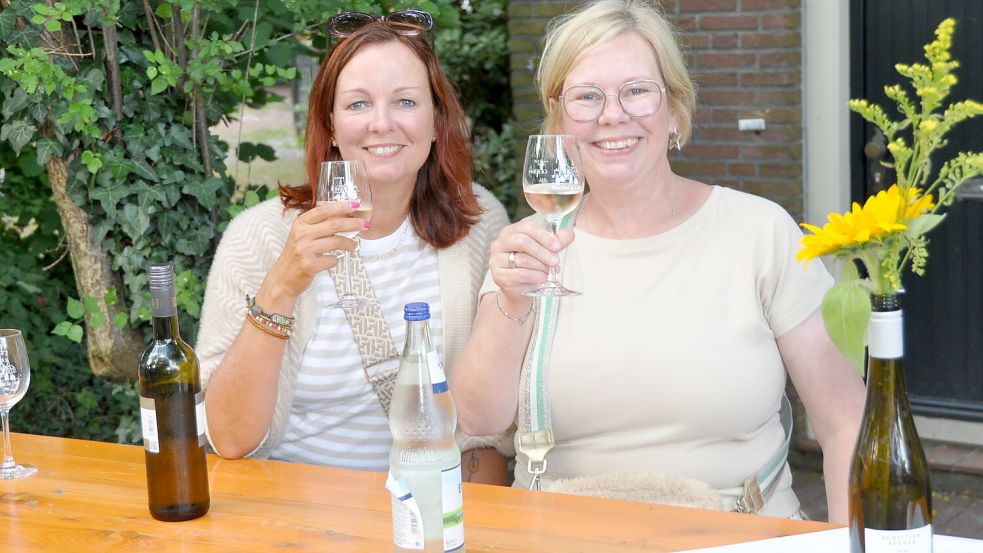 In Leer kann man mit edlen Weinen anstoßen. Foto: Wolters/Archiv