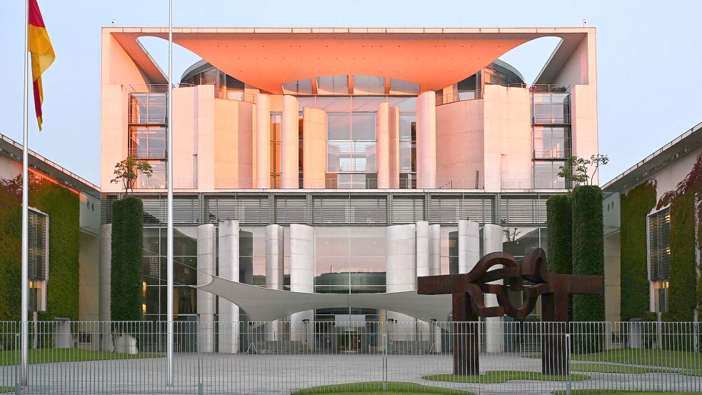 Für den Sicherheitsrat wird im Bundeskanzleramt eine Stabsstelle errichtet. (Archivbild) Foto: Soeren Stache/dpa