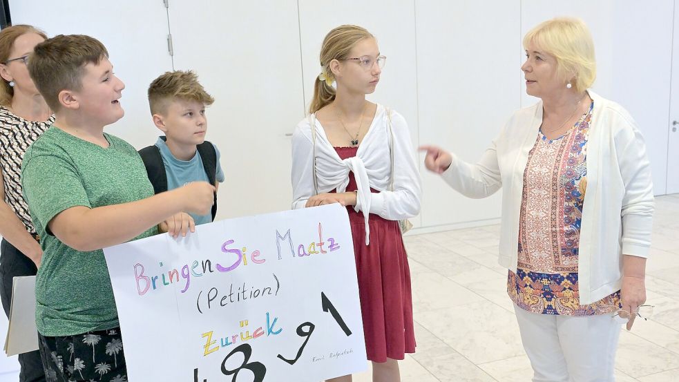 Petition für Rückholung einer Familie. Foto: Michael Bahlo/dpa