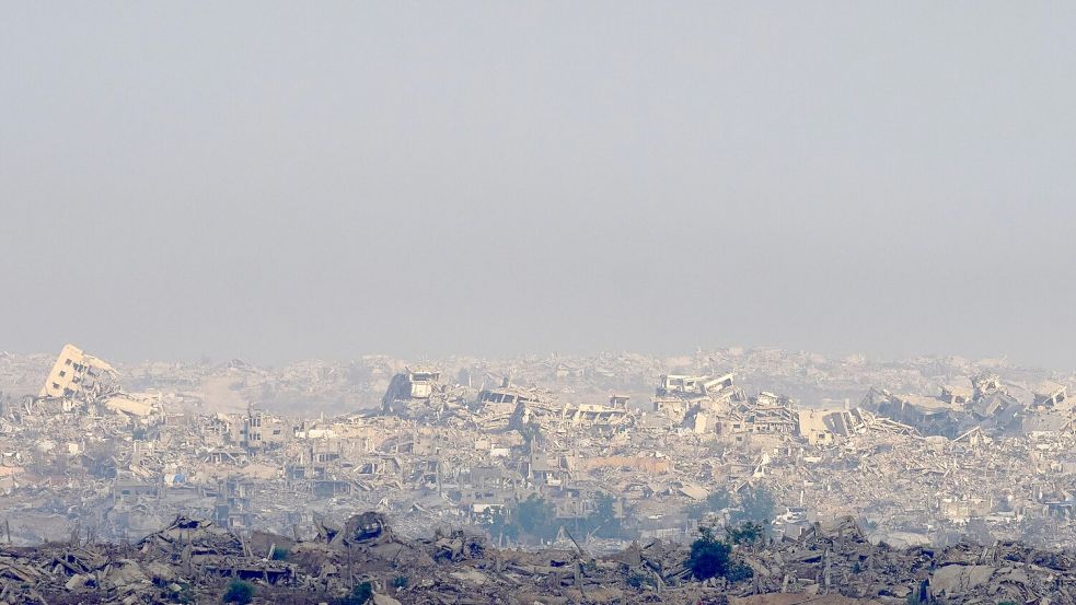 Zerstörung, Trümmer und Elend prägen rund 22 Monate nach Beginn des verheerenden Gaza-Kriegs das Bild in dem Küstenstreifen. (Archivbild) Foto: Ohad Zwigenberg/AP/dpa