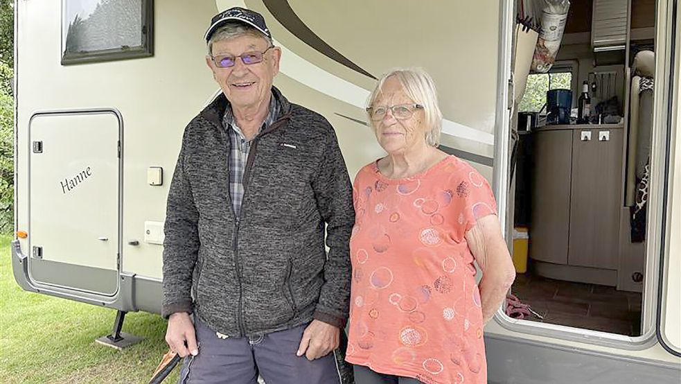Wilhelm Volmer und Roswitha Eitzer aus Dinslaken kommen mehrmals im Jahr ans Ottermeer. Foto: Pia Pentzlin