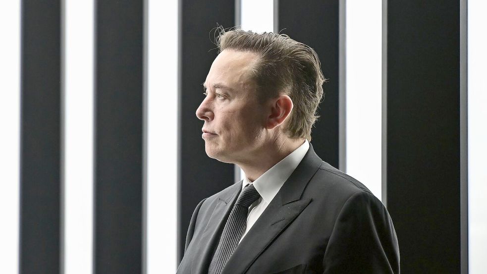Elon Musks Unternehmen Tesla wird dieses Jahr nicht an der IAA teilnehmen. (Archivbild) Foto: Patrick Pleul/dpa