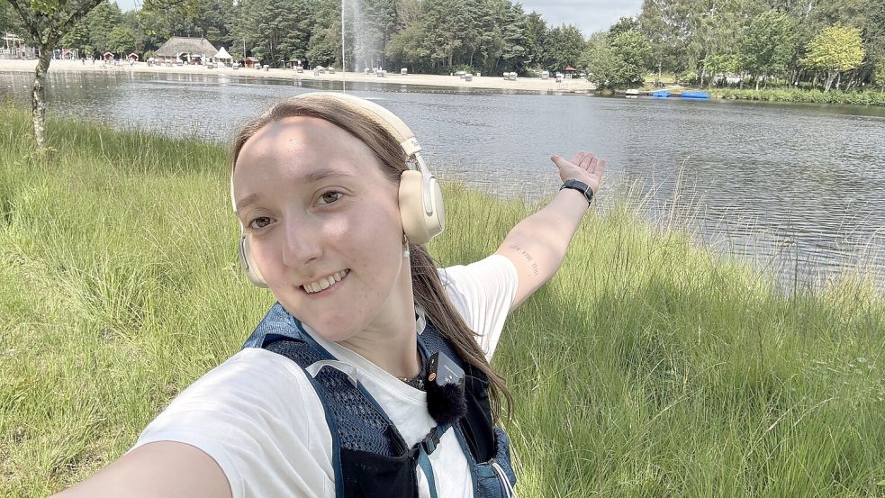 Volontärin Leona dreht heute eine Runde durch Wiesmoor und fühlt sich fast wie eine Influencerin aus den Sozialen Medien, zumindest zu Beginn. Foto: Leona Spindler