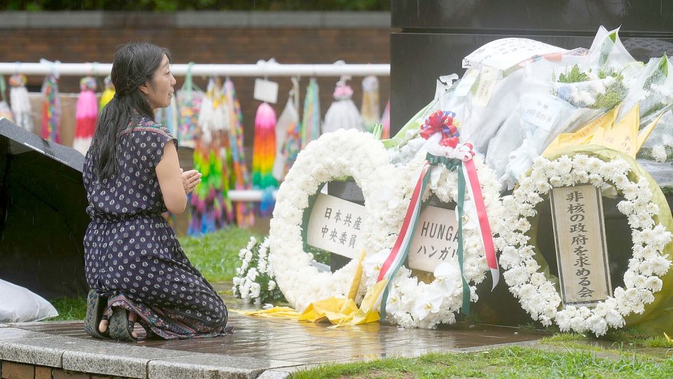 Mit einem Appell zur Abschaffung aller Atomwaffen hat die japanische Stadt Nagasaki der Opfer des Atombombenabwurfs vor 80 Jahren gedacht. Foto: Eugene Hoshiko/AP/dpa