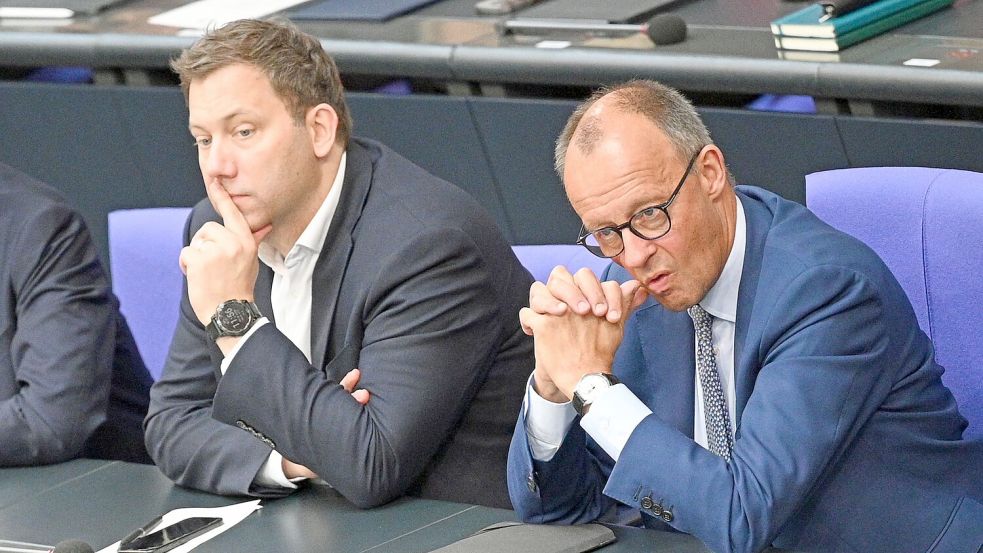 Knapp 100 Tage nach Antritt der schwarz-roten Koalition fällt die Bilanz laut einer Umfrage gemischt aus. (Archivbild) Foto: Niklas Treppner/dpa
