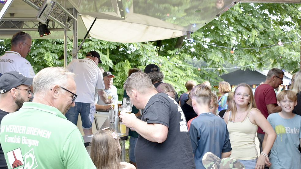 Hoch her ging es beim Bierfest in Bingum. Foto: Vivien Buntjer
