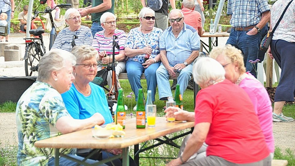 Das passt: In Firrel ist man mit dem neuen Dorfpark zufrieden. Foto: Bodo Wolters