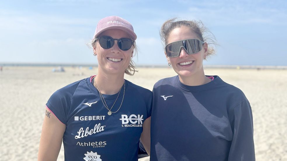 Wieder siegreich: Anna Behlen (von links) und Sarah Schulz. Foto: Jasmin Oltmanns