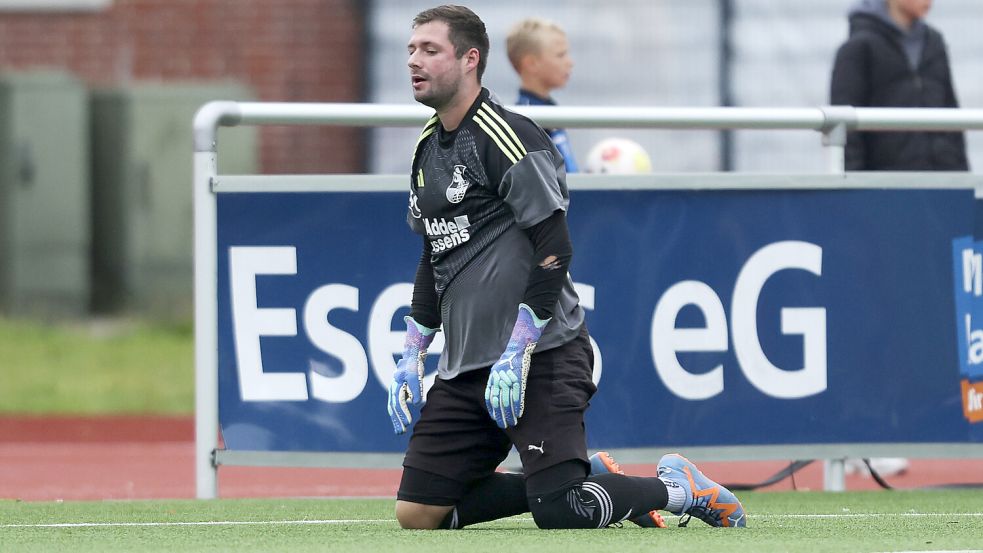 Esens-Keeper Robin Sikma wurde am Sonntag zweimal bezwungen. Archivfoto: Jens Doden, Emden