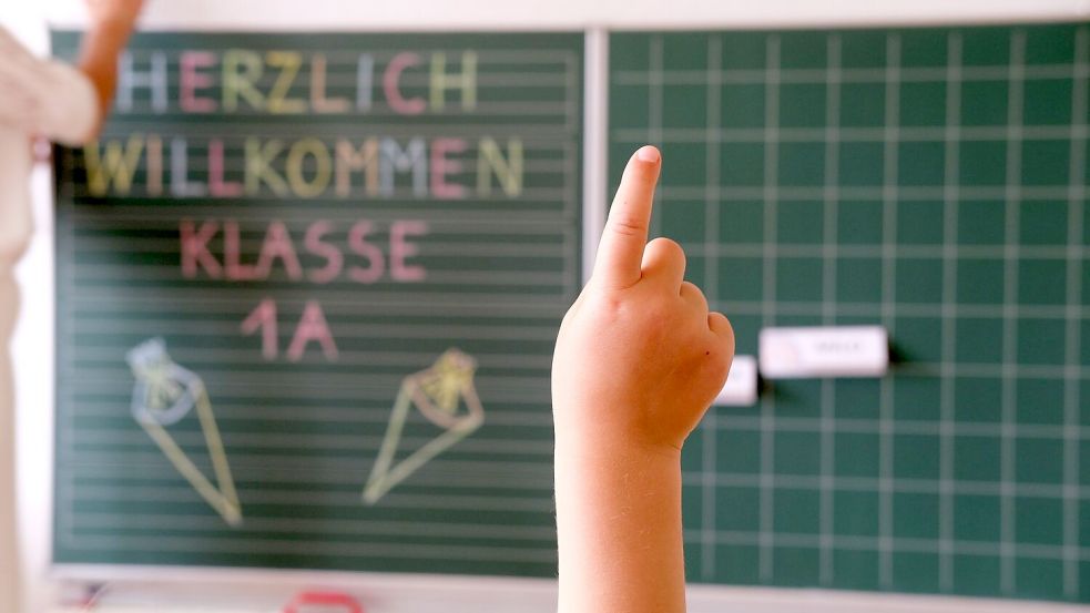 In Sachsen gings für die neuen Erstklässler sogar schon am Wochenende los - am Samstag war Einschulung. Foto: Sebastian Willnow/dpa