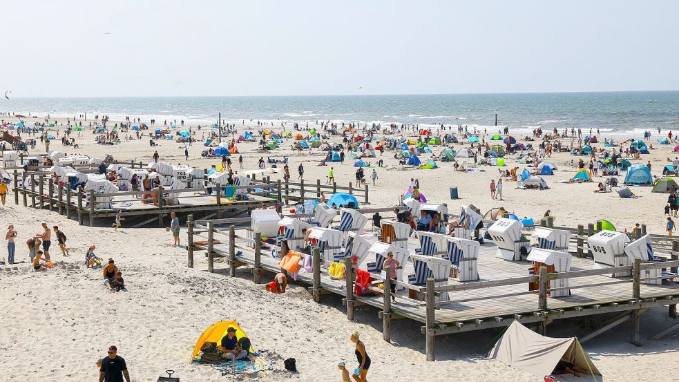 An den Küsten läuft das Sommergeschäft. Foto: Christian Charisius/dpa