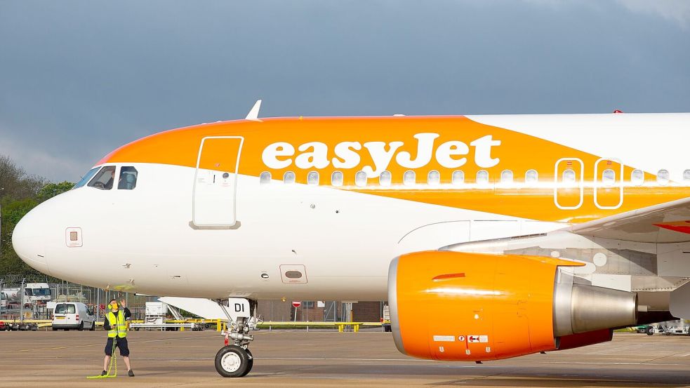 Die Fluggesellschaft Easyjet hat einen Piloten freigestellt, weil er angeblich betrunken und nackt in einer Hotelbar umherirrte. (Symbolbild) Foto: David Parry/PA Wire/dpa