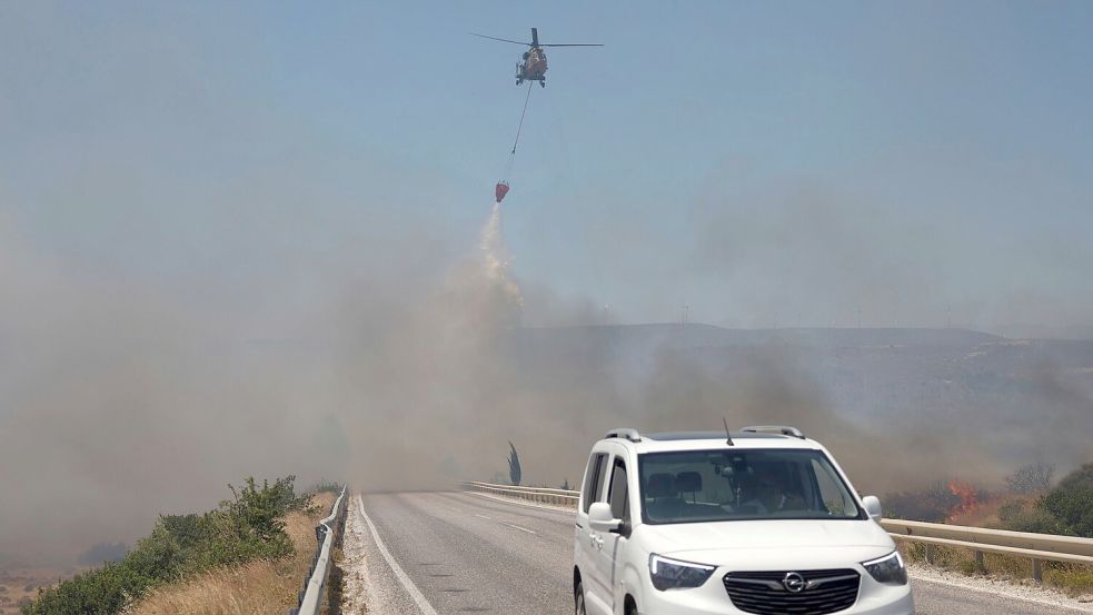 Ein Waldbrand Anfang Juli in der Provinz Izmir (Archivbild) Foto: Cengiz Malgir/DIA Photo/AP/dpa