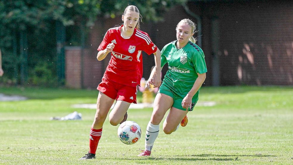 Ronja Kolbeck (links) zeigte gegen den TuS Büppel am Sonntag eine starke Leistung. Foto: André van Elten