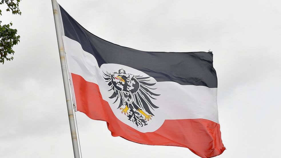 Diese Fahne wehte am Automobilmuseum in Norddeich. Foto: Heinz Wagenaar