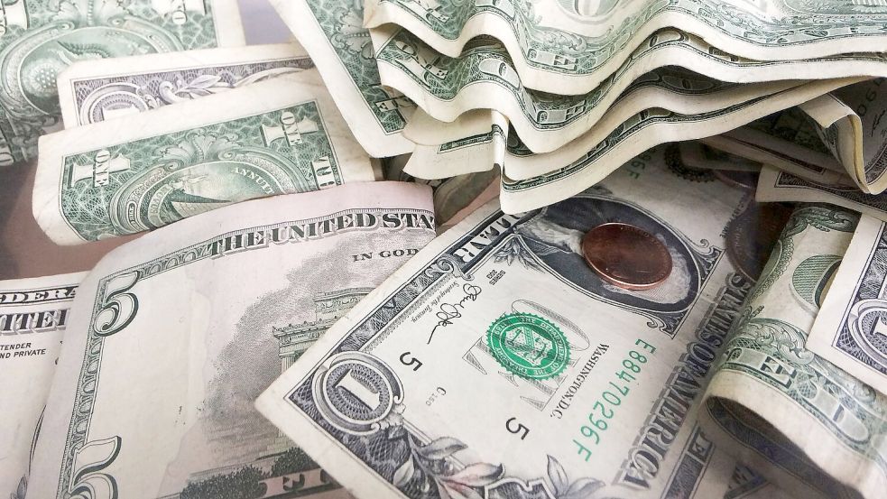 Die Inflation in den USA steigt erst einmal nicht. (Symbolbild) Foto: Mark Lennihan/AP/dpa