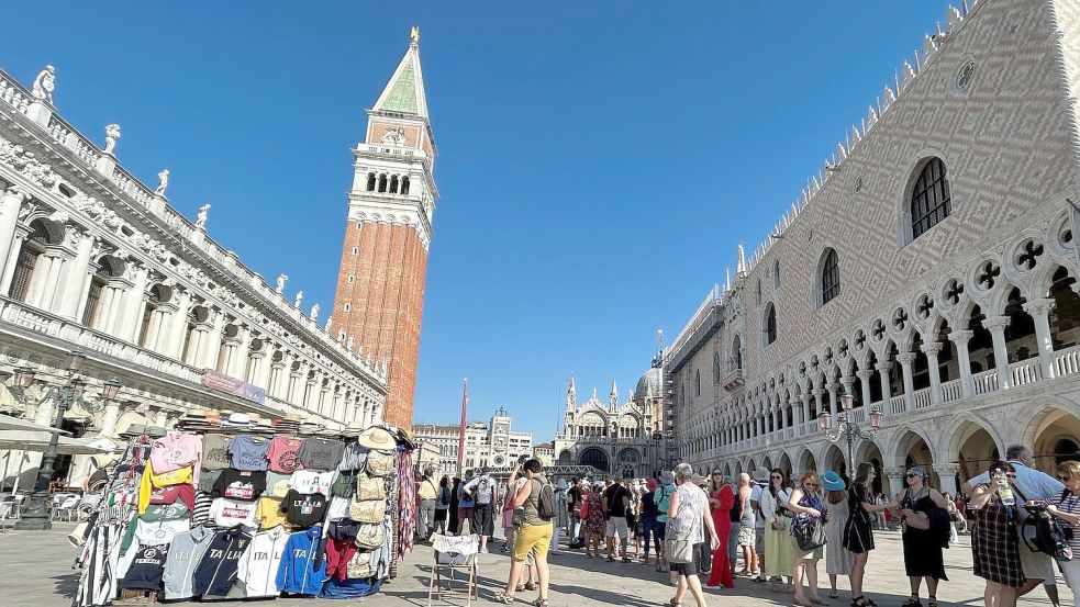 Aus Hotels in Venedig und anderen italienischen Städten wurden die Daten von Ausweisdokumenten geklaut. (Foto: Archiv) Foto: Christoph Sator/dpa