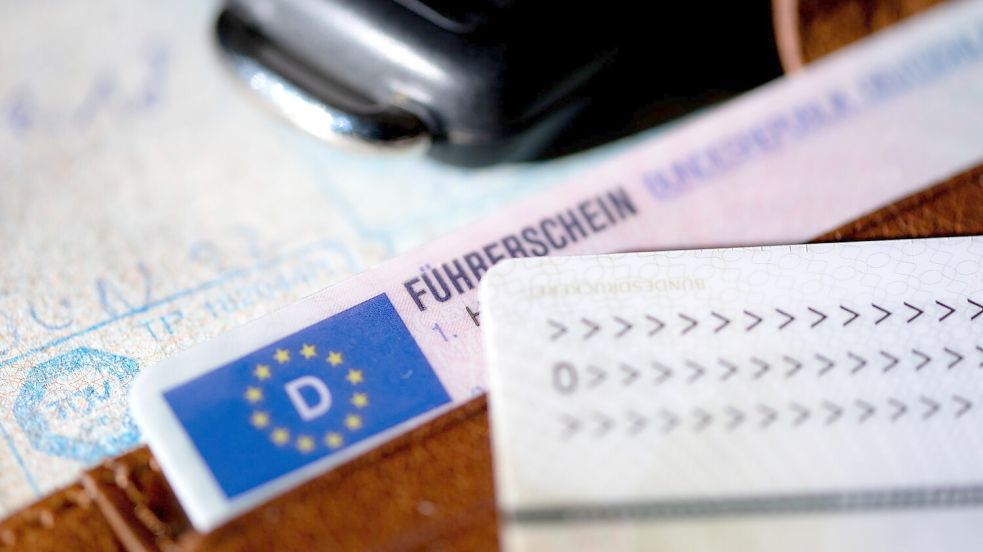 Weißes Pulver auf der Plastikkarte hat einem Autofahrer viel Ärger eingebrockt. (Symbolfoto) Foto: Sven Hoppe/dpa