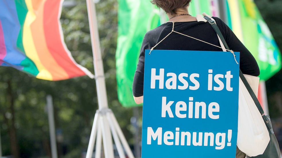 „Es findet hier in Deutschland keine Zensur statt“, betonte der stellvertretende Regierungssprecher Steffen Meyer in Berlin. (Symbolbild) Foto: Frank Rumpenhorst/dpa