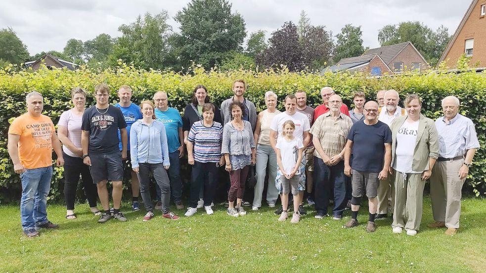 Das Foto zeigt Mitglieder des Kaninchenzuchtvereins I 16 Ihlow-Großefehn. Foto: privat