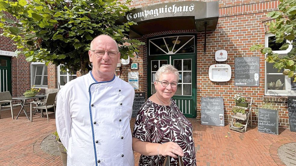 Andreas und Karin Habben betreiben das „Historische Compagniehaus“ in Ostgroßefehn seit 26 Jahren. Foto: Nicole Böning