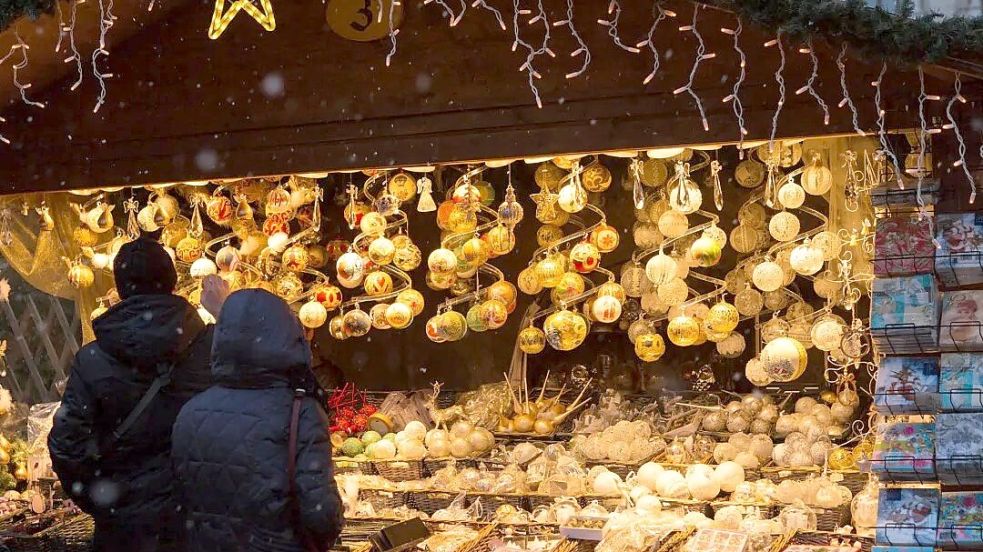 Lichterglanz und Leckereien: Der Winterzauber auf dem Kurplatz lädt zum Genießen, Verweilen und Anstoßen ein.  Foto Archiv: Frisonaut