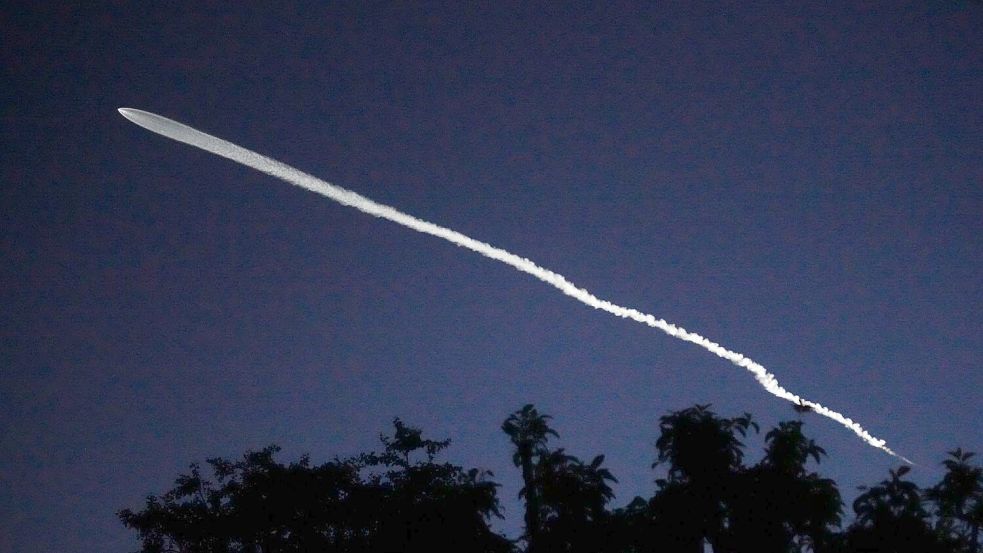 US-Präsident Trump will bürokratische Hürden für die heimische Raumfahrtindustrie aus dem Weg räumen. (Archivbild) Foto: Damian Dovarganes/AP/dpa