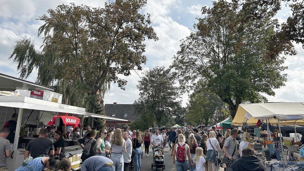 Der Riesen-Flohmarkt in Simonswolde lockt jedes Jahr tausende Menschen an. Foto: Gemeinde Ihlow