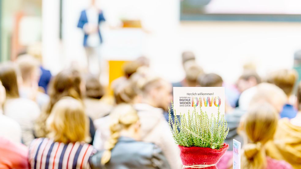 Die Teilnehmer der DIWO sind eingeladen, die Vorteile und Herausforderungen der digitalen Welt zu entdecken.