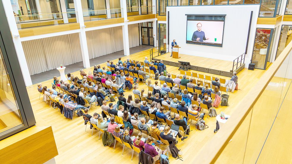 Mehrere Veranstaltungen finden im SparkassenForum Leer statt.