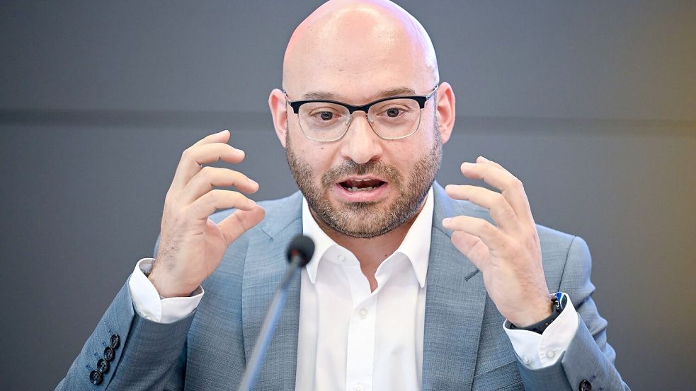 Brandenburgs Innenminister René Wilke (parteilos) ist überzeugt, dass die AfD den demokratischen Staat zerstören will. Foto: Britta Pedersen/dpa