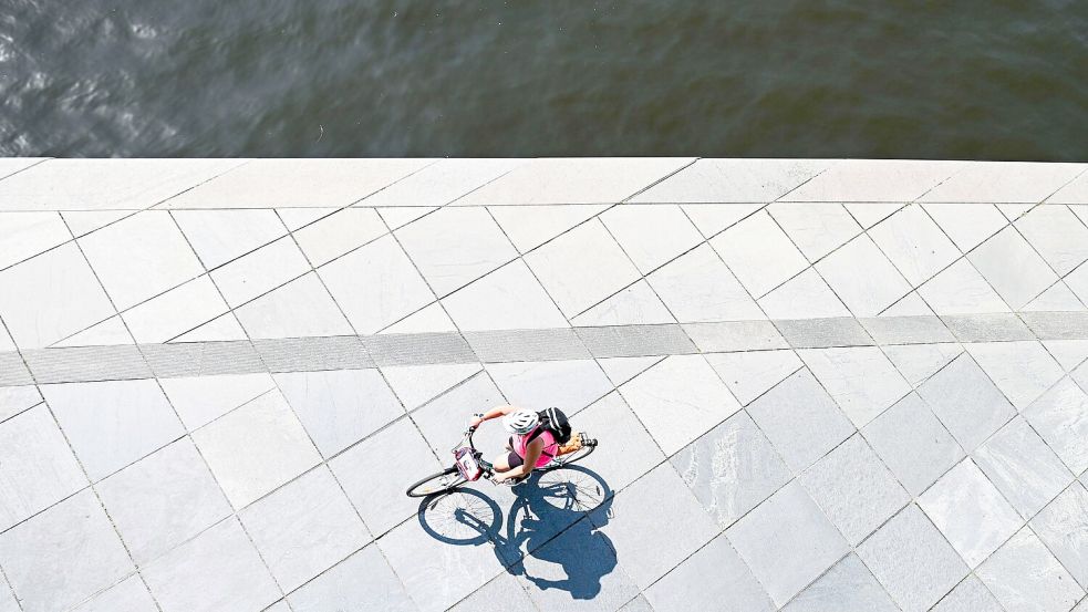 Der Sommer ist derzeit heiß. Foto: Katharina Kausche/dpa