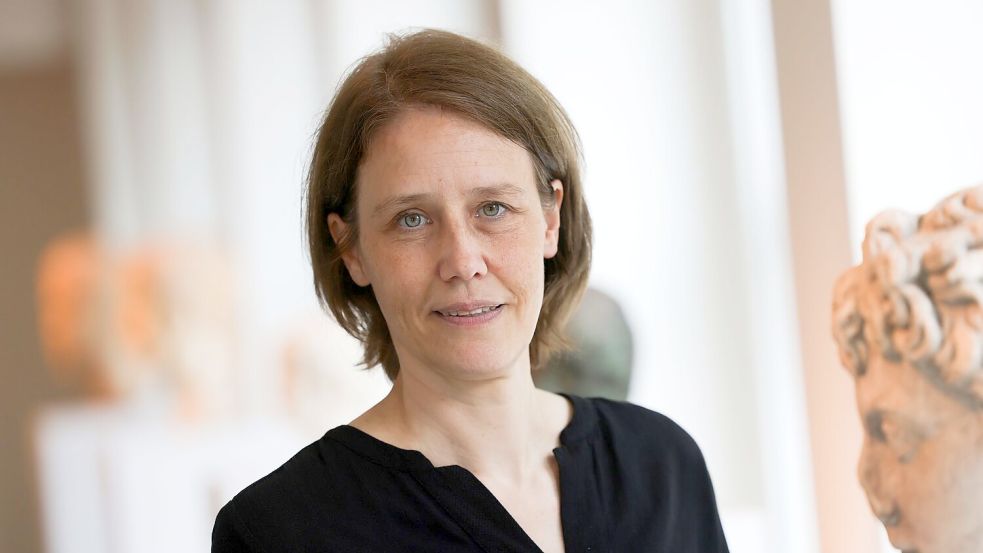 Die Archäologin Kathrin Jaschke bietet in unregelmäßigen Abständen Führungen zu „Römer und Nachhaltigkeit“ an. Foto: Oliver Berg/dpa