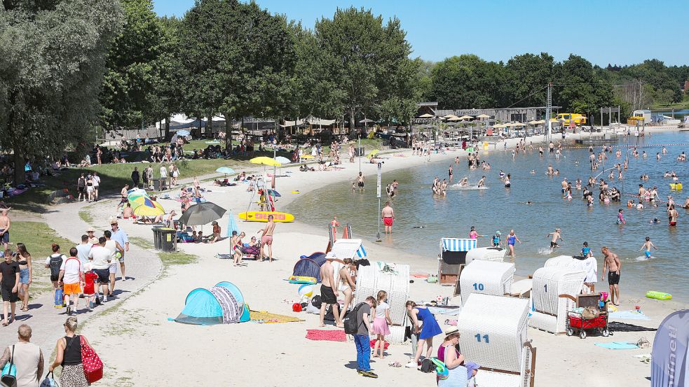 Der Tannenhausener Badesee mit zahlreichen Besuchern. Foto: Romuald Banik