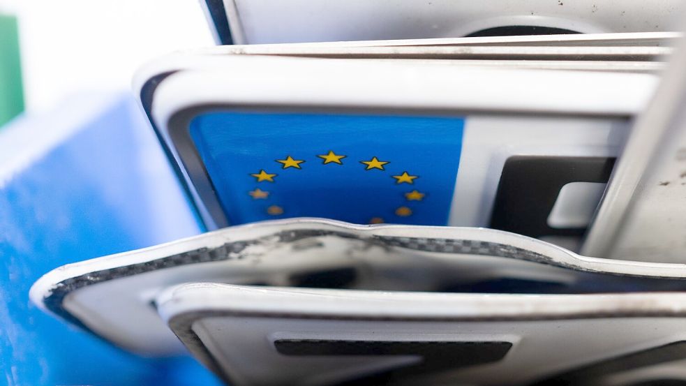 Dutzende kleinere Städte wollen eigene Nummernschilder. (Symbolbild) Foto: Sebastian Gollnow/dpa