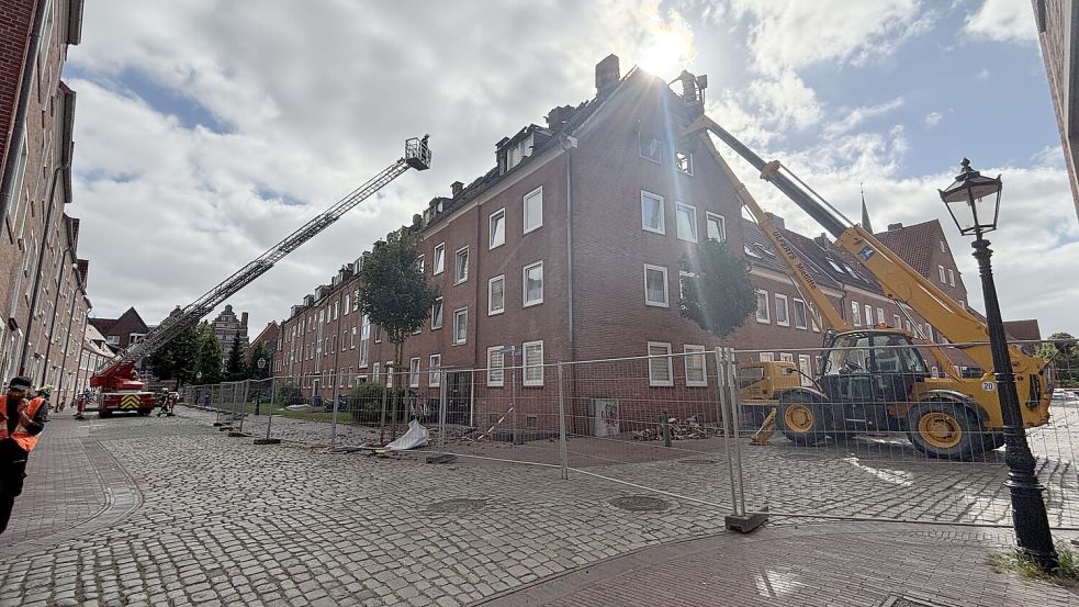 Der Dachstuhl des Hauses muss nach dem Brand zum Teil abgerissen werden. Foto: Mona Hanssen