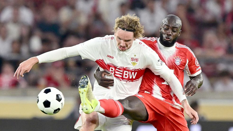 Nick Woltemade (l) sah sich in Zweikämpfen oft Dayot Upamecano gegenüber. Foto: Bernd Weißbrod/dpa