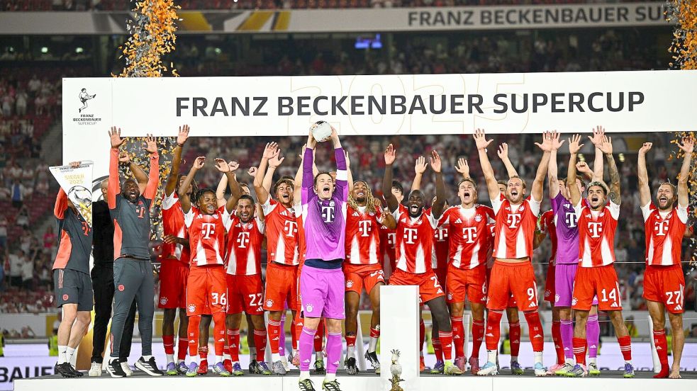 Erster Supercup-Sieg seit 2022: Die Bayern um Torhüter Manuel Neuer jubeln. Foto: Tom Weller/dpa