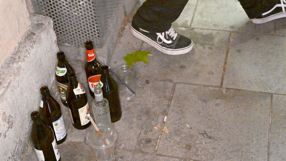 Der Grund: Anwohner hatten sich über Lärm und Müll durch feiernde junge Menschen beschwert. Foto: Felix Hörhager/dpa