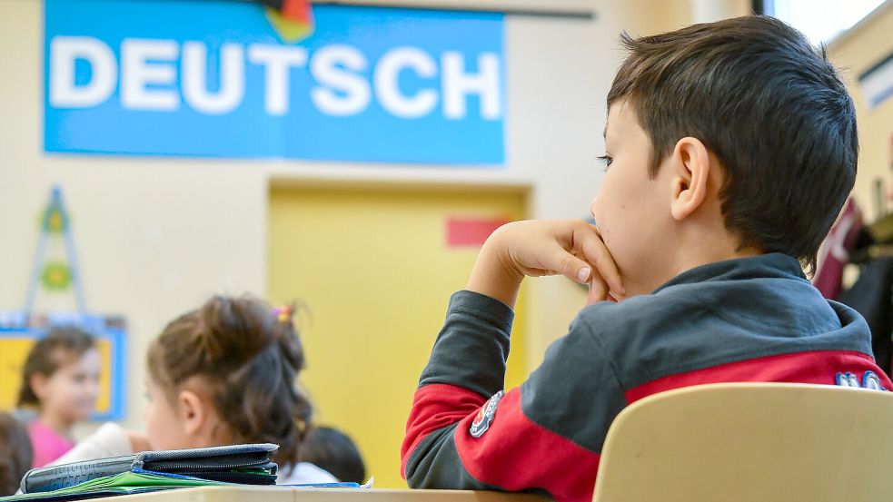 An manchen Schulen ist der Anteil der Kinder mit Migrationshintergrund sehr hoch. In NRW fordert ein Antrag von Schwarz-Grün eine Stärkung von Herkunftssprachen. Foto: dpa/Patrick Pleul