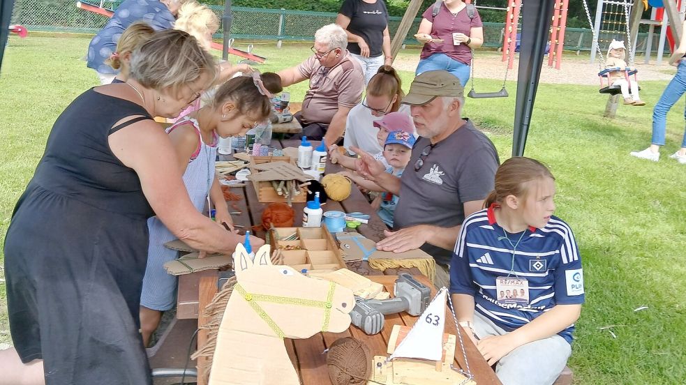 Beim Kinderfest wurden Steckenpferde gebastelt. Foto: privat