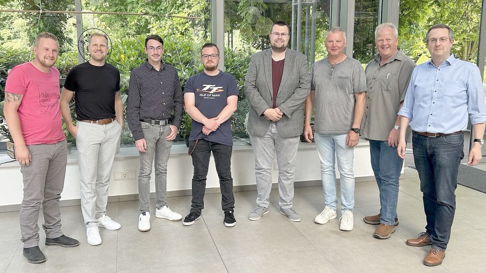 Der neue Vorstand der Innung der Metallhandwerke Aurich-Leer-Wittmund (von links): Mitchell van Hunnik, Frank Schmidt, Ali Dirks, stellvertretender Obermeister Malte Störmer, Obermeister Malte Eschen, Manfred Decker und Thorsten Dirks sowie der Geschäftsführer der Kreishandwerkerschaft Leer-Wittmund, Thomas Dreesmann. Foto: privat