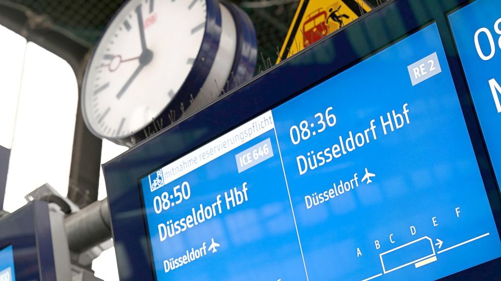 Ein Brandanschlag im Juli war einer der Gründe für die schlechte Pünktlichkeit im Fernverkehr der Deutschen Bahn. Inzwischen ist die Strecke wieder frei. (Archivbild) Foto: Roberto Pfeil/dpa