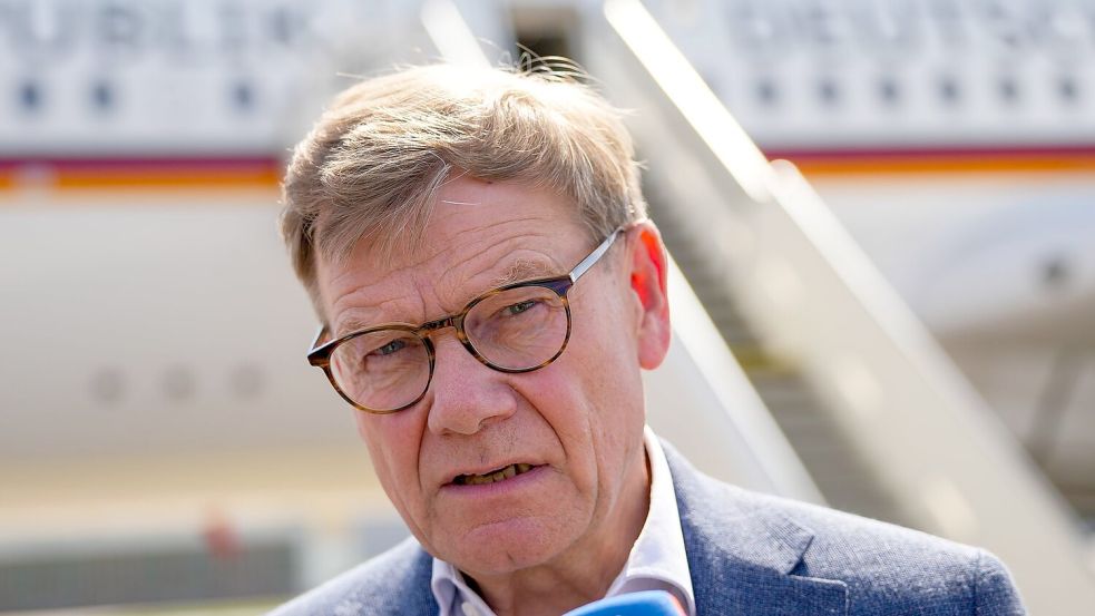 Vor dem Gespräch des ukrainischen Präsidenten Wolodymyr Selenskyj mit US-Präsident Donald Trump äußerte sich Außenminister Johann Wadephul im Podcast „Table.Today“ skeptisch zu einer Entsendung deutscher Soldaten in die Ukraine. Foto: Soeren Stache/dpa