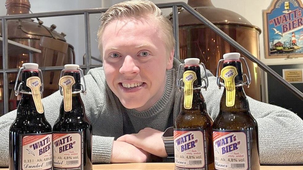 Lars Pieperjohanns ist vor eineinhalb Jahren nach Werdum zurückgekehrt und ins Familienunternehmen eingestiegen. Als Chef der Küstenbrauerei wacht er unter anderem über die Herstellung des Watt'n Bier. Foto: Susanne Ullrich