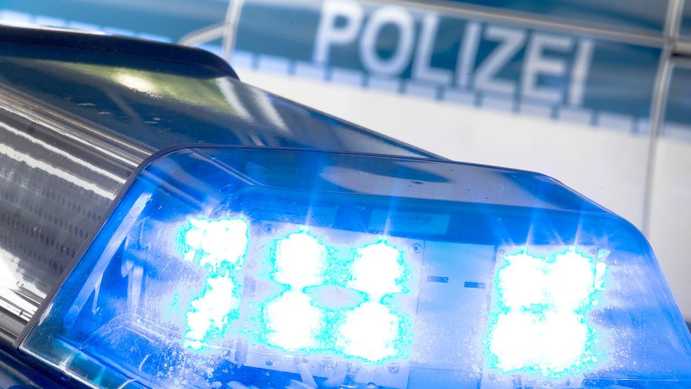 Die Polizei ermittelt wegen der Brandfälle in Rhaudermoor. Foto: Friso Gentsch/dpa