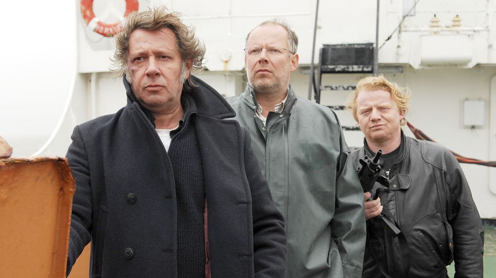 Szene aus „Das Feuerschiff“: Johann Freytag (Jan Fedder, von links), Caspary (Axel Milberg) und Eddi (Werner Wölbern). Copyright: NDR/Susanne Dittmann